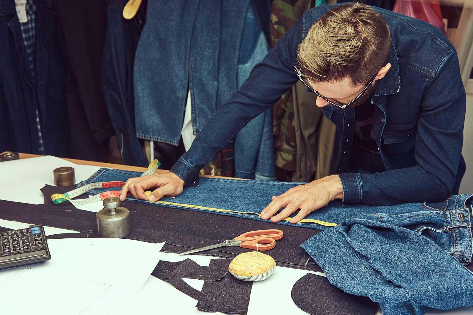 How to Choose the Perfect Fabric for Your Custom Suit